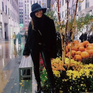 Meet your Posher, Lia